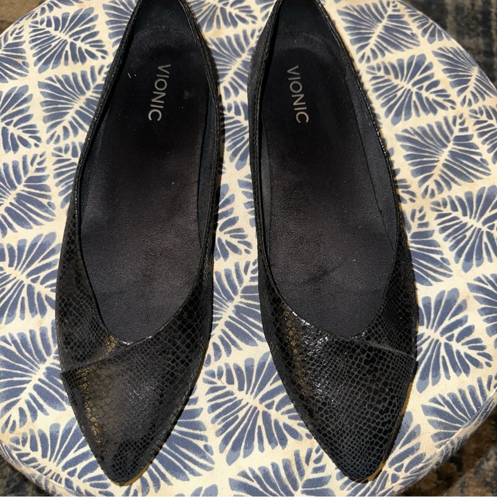 Vionic caballo black textured leather ballet flat sz 11 EUC b4